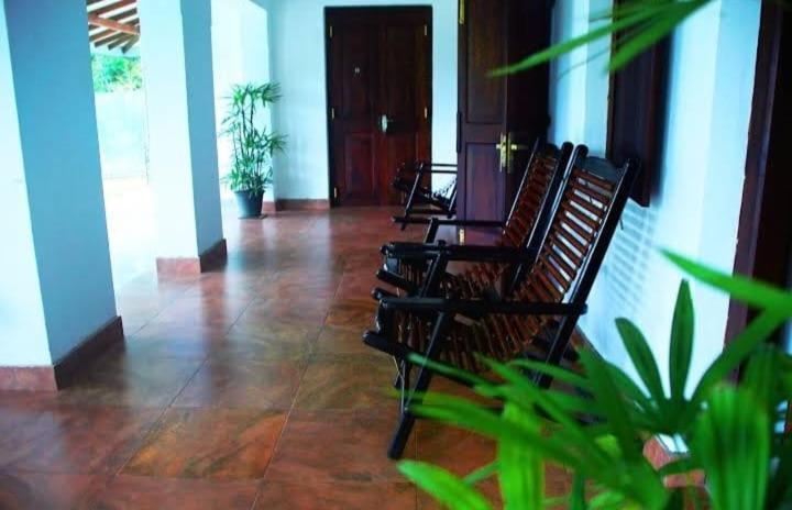 Salmanel Resort ラトゥナプラ エクステリア 写真