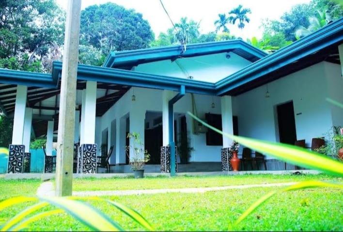 Salmanel Resort ラトゥナプラ エクステリア 写真