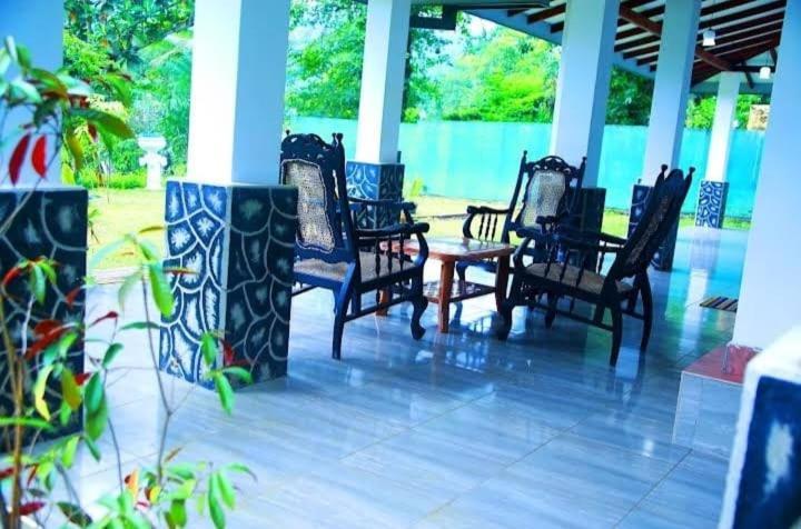 Salmanel Resort ラトゥナプラ エクステリア 写真